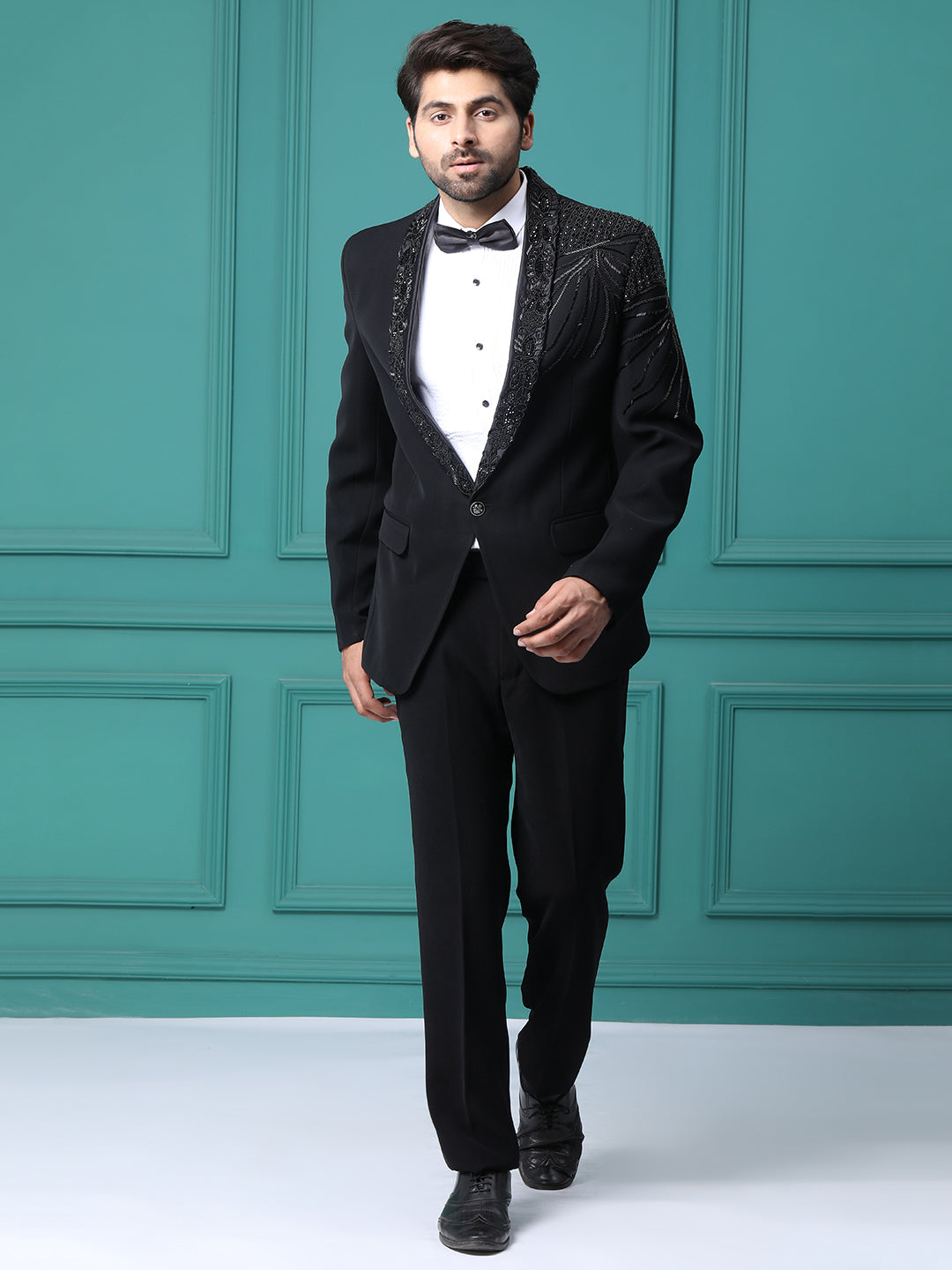 Ultimate Guide to Choosing the Perfect Wedding Suit for Mens & Groomsmen in Delhi